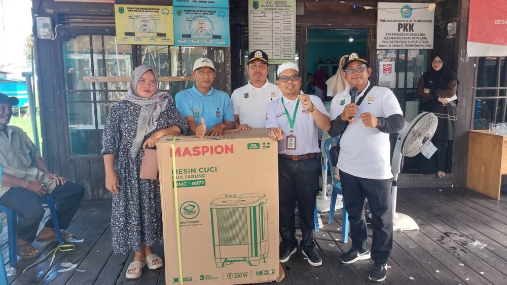 Jalan Sehat Meriahkan HUT RI ke-80 di Desa Baru