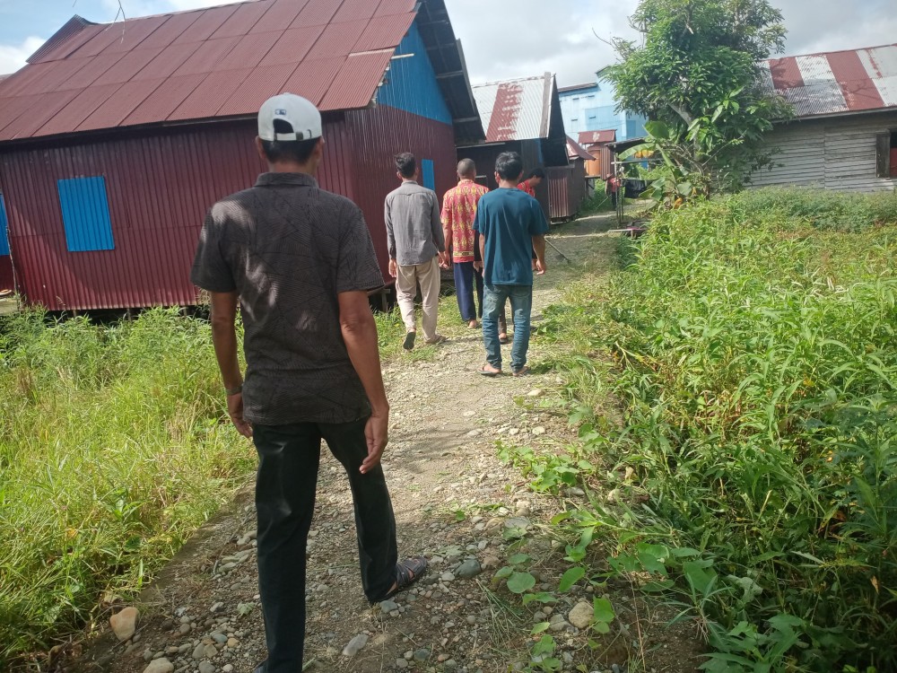 Gotong Royong (Pembersihan Jalan Desa)